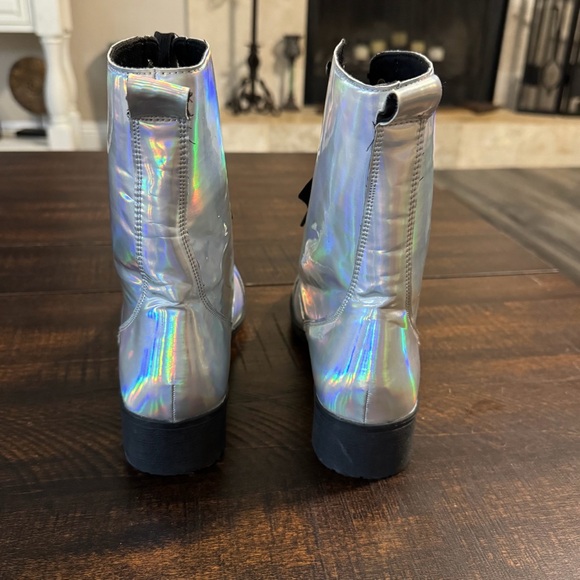 N.Y.L.A. Holographic Silver Iridescent Combat Boots Size 6 - Picture 4 of 11
